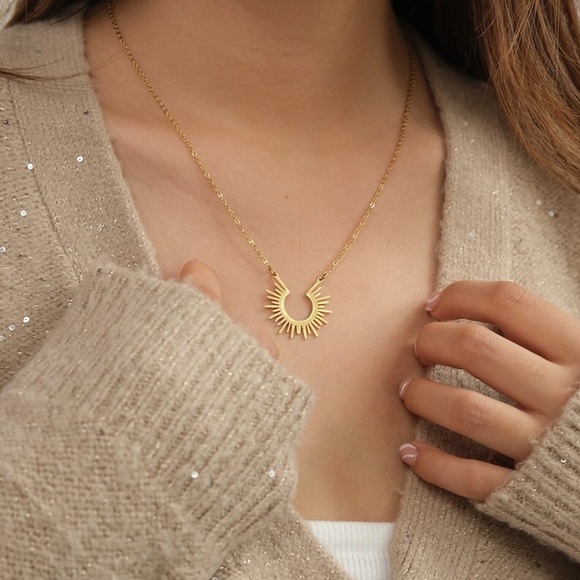 New 18KGP Golden Sunburst / Rays of Sunshine Boho Pendant Necklace ~ Gold Plated - Picture 3 of 17